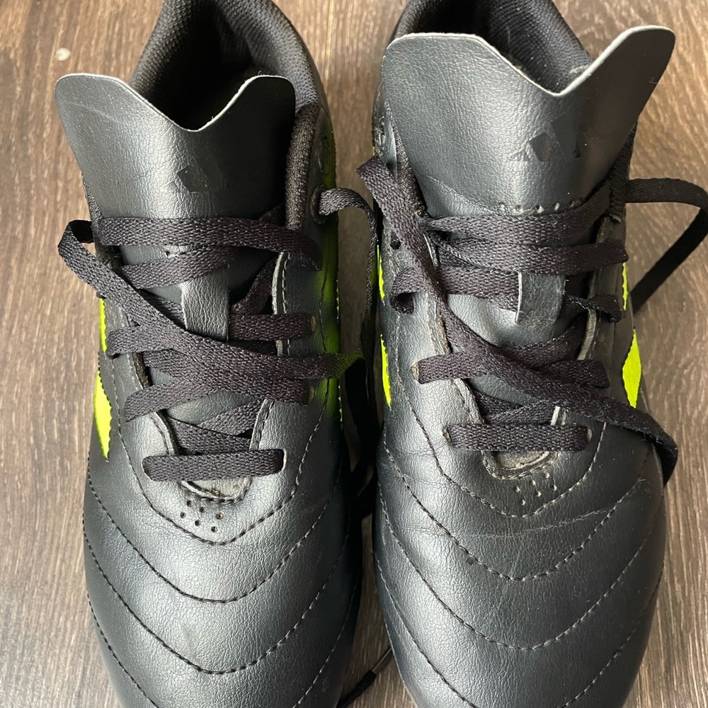 Adidas Goletto VIII Soccer Cleats - Size 5.5, Excellent Grip!